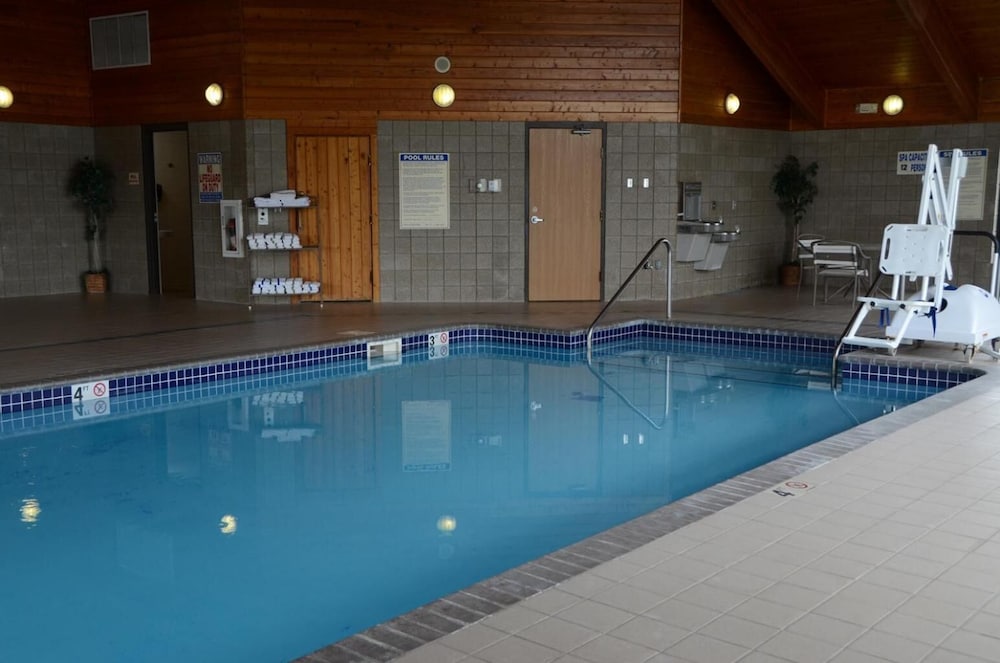 Fairbridge Inn Suites In Thorp Wi 3/47