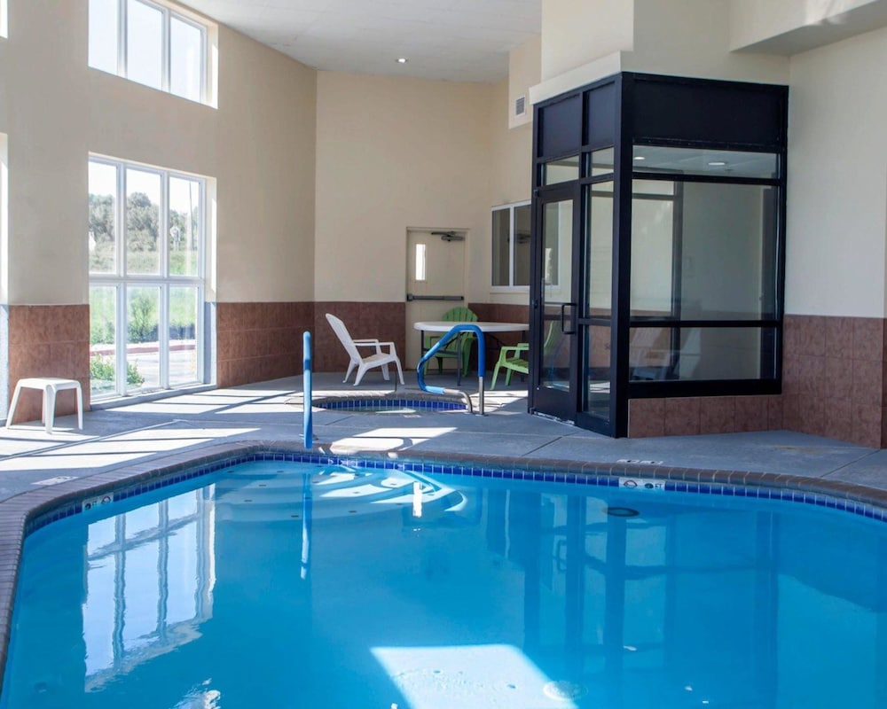 Comfort Inn and Suites Harrisonville 3/48
