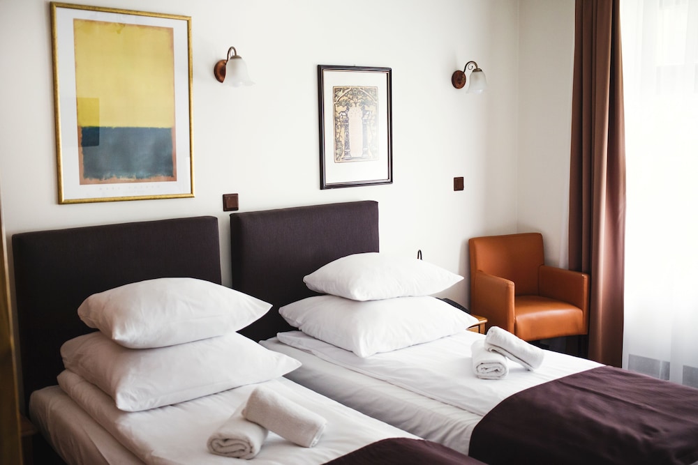 STANDARD, DOUBLE OR TWIN BED