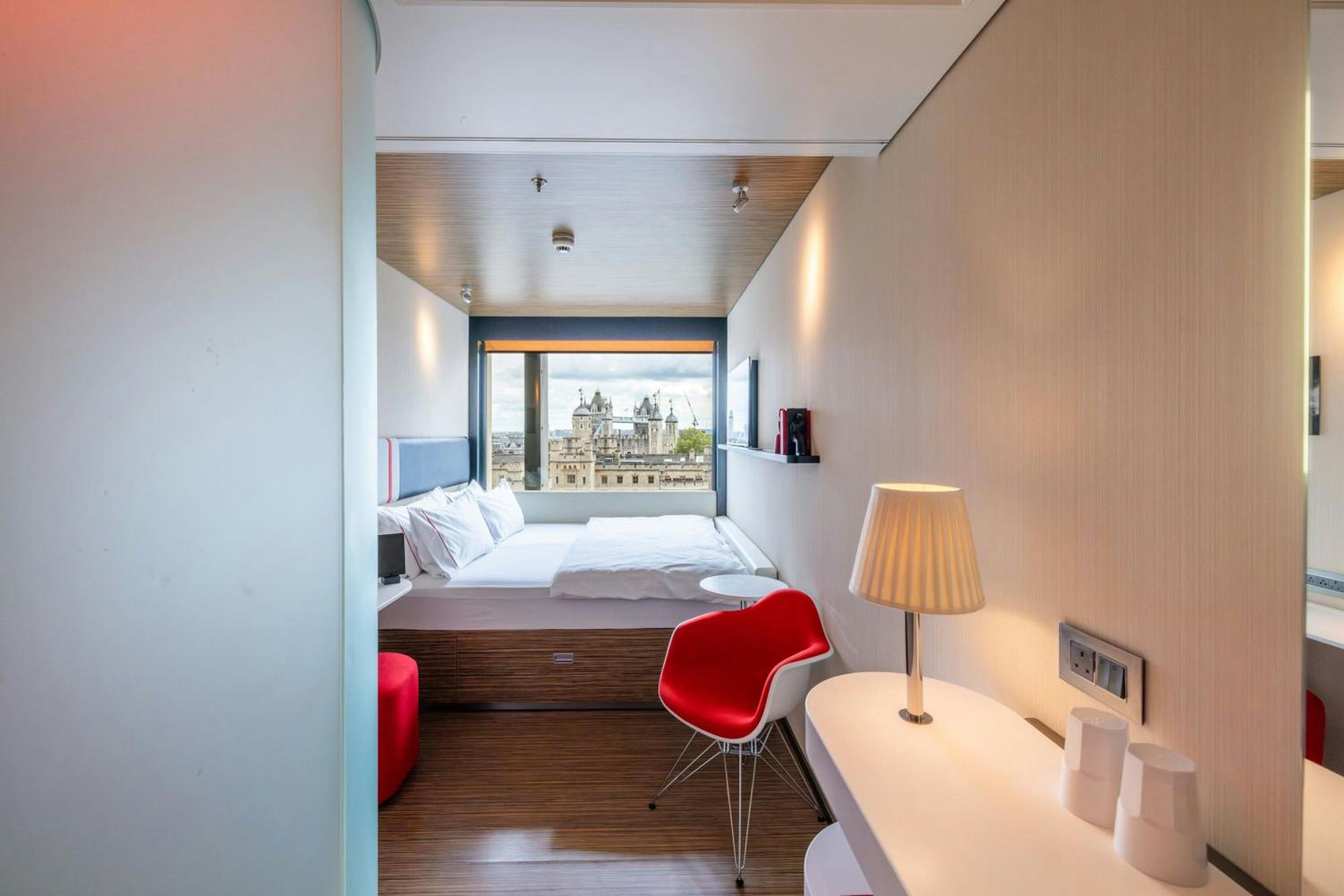 Room, King Bed, Tower Bridge View, Citizenm Tower Of London 5/9
