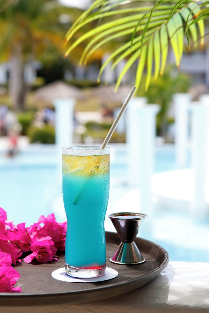 The Signature Level at Grand Palladium Lady Hamilton Resort & Spa 16/48