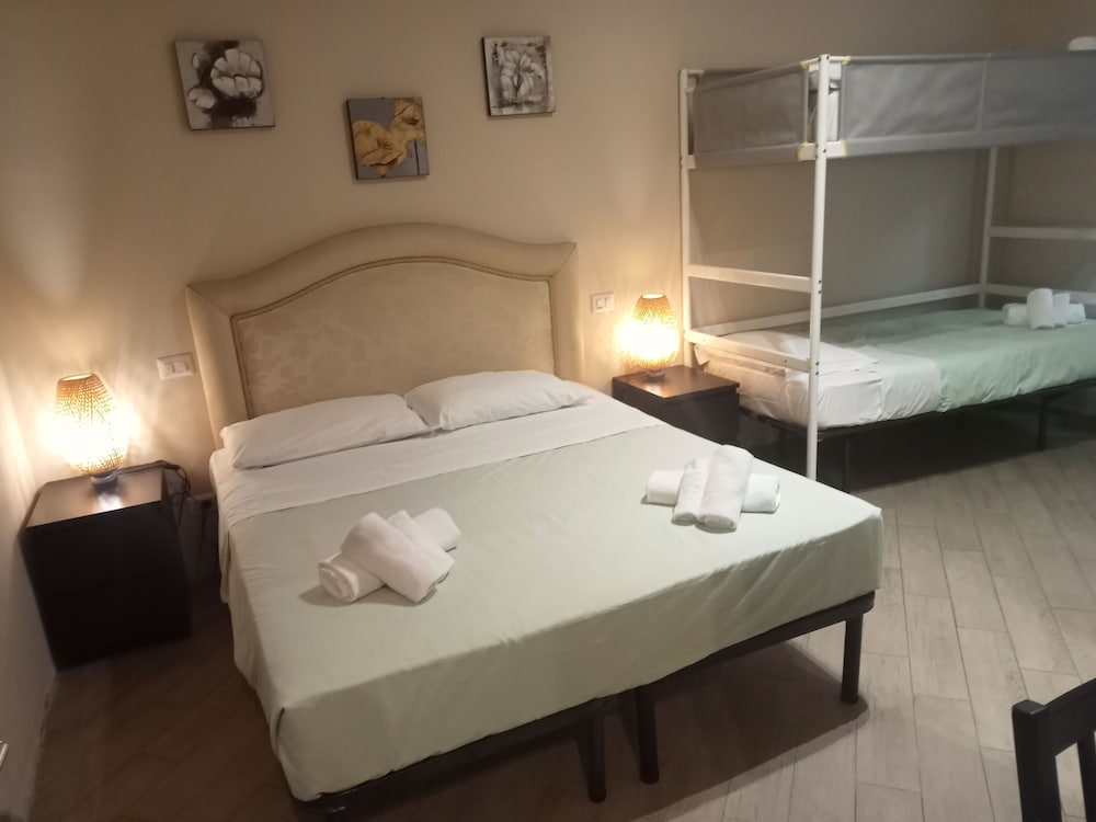 Room, Quadruple, Queen and Twin Beds