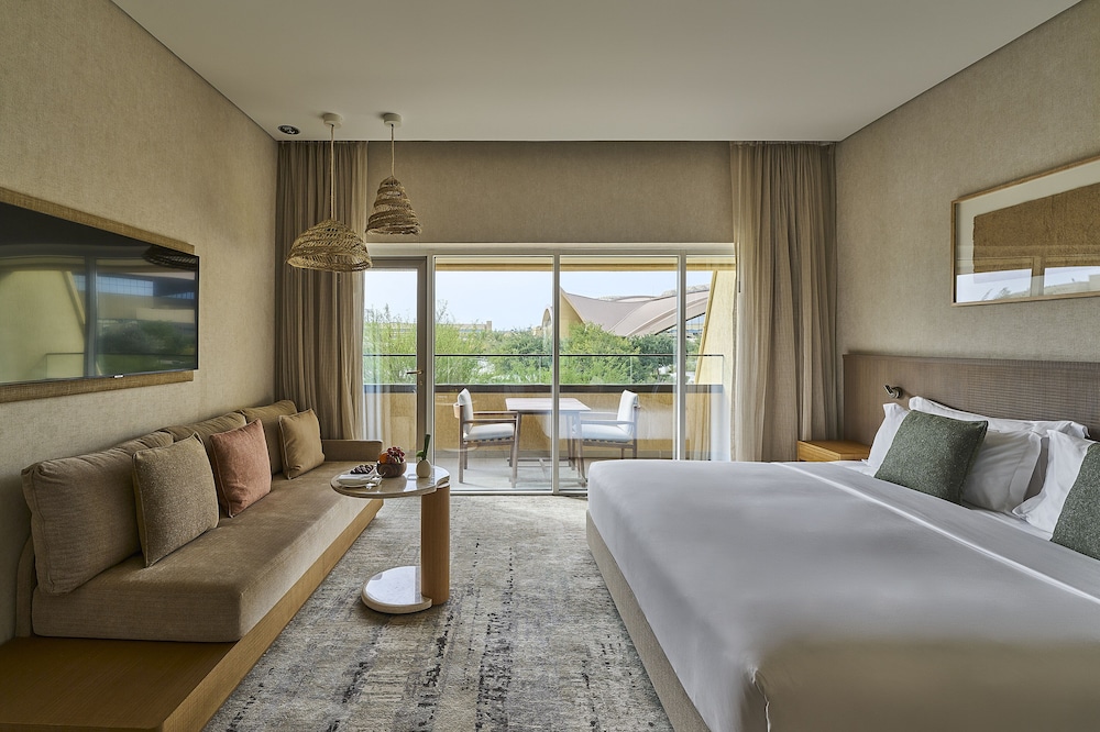 Erth Abu Dhabi 23/69
