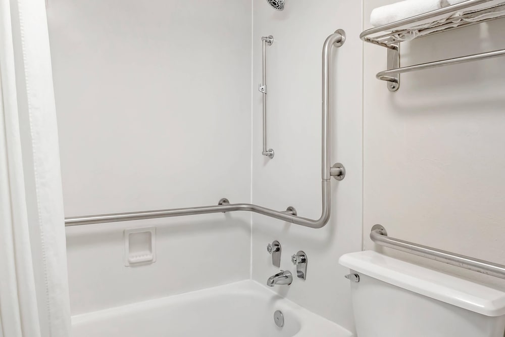 Quality Inn & Suites North Charleston Ashley Phosphate 50/50