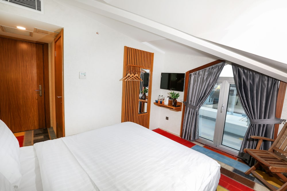 Discovery Hotel 17/69