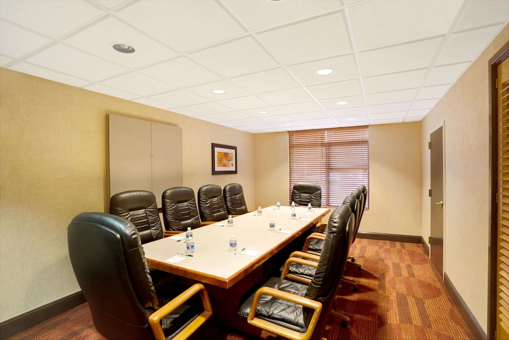 Wingate By Wyndham Raleigh Durham Airport 25/30