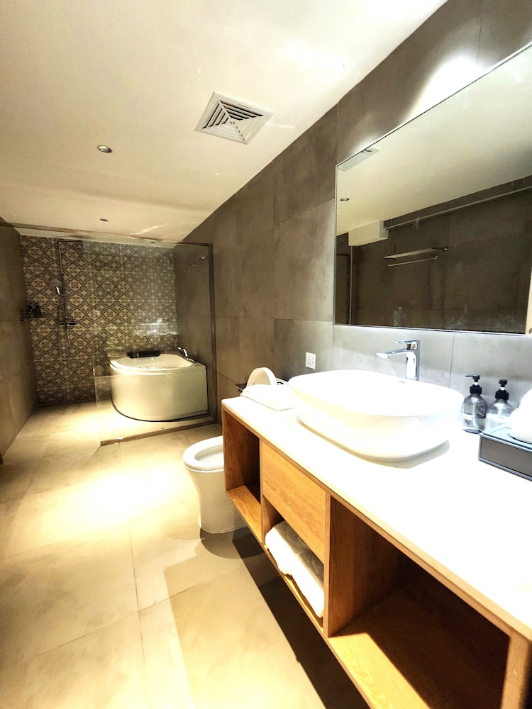Amalthea Hotel 47/50