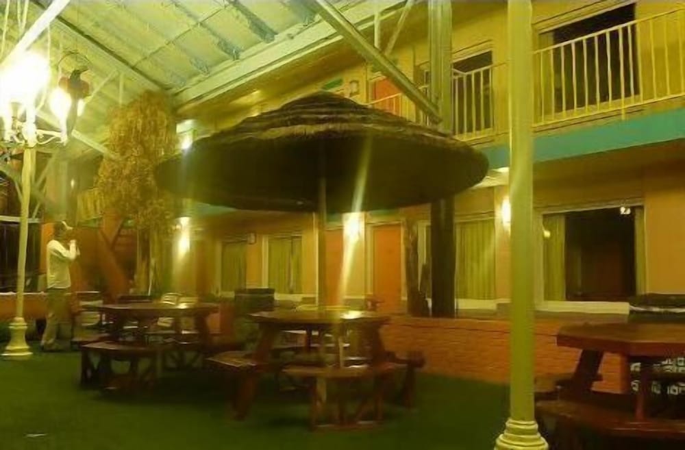 Wildwood Inn Tropical Dome & Theme Suites 65/74
