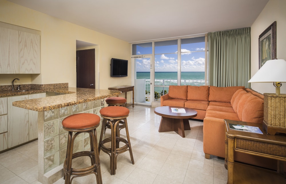 The Sunny Miami Sunny Isles Beach, Curio Collection by Hilton 22/34