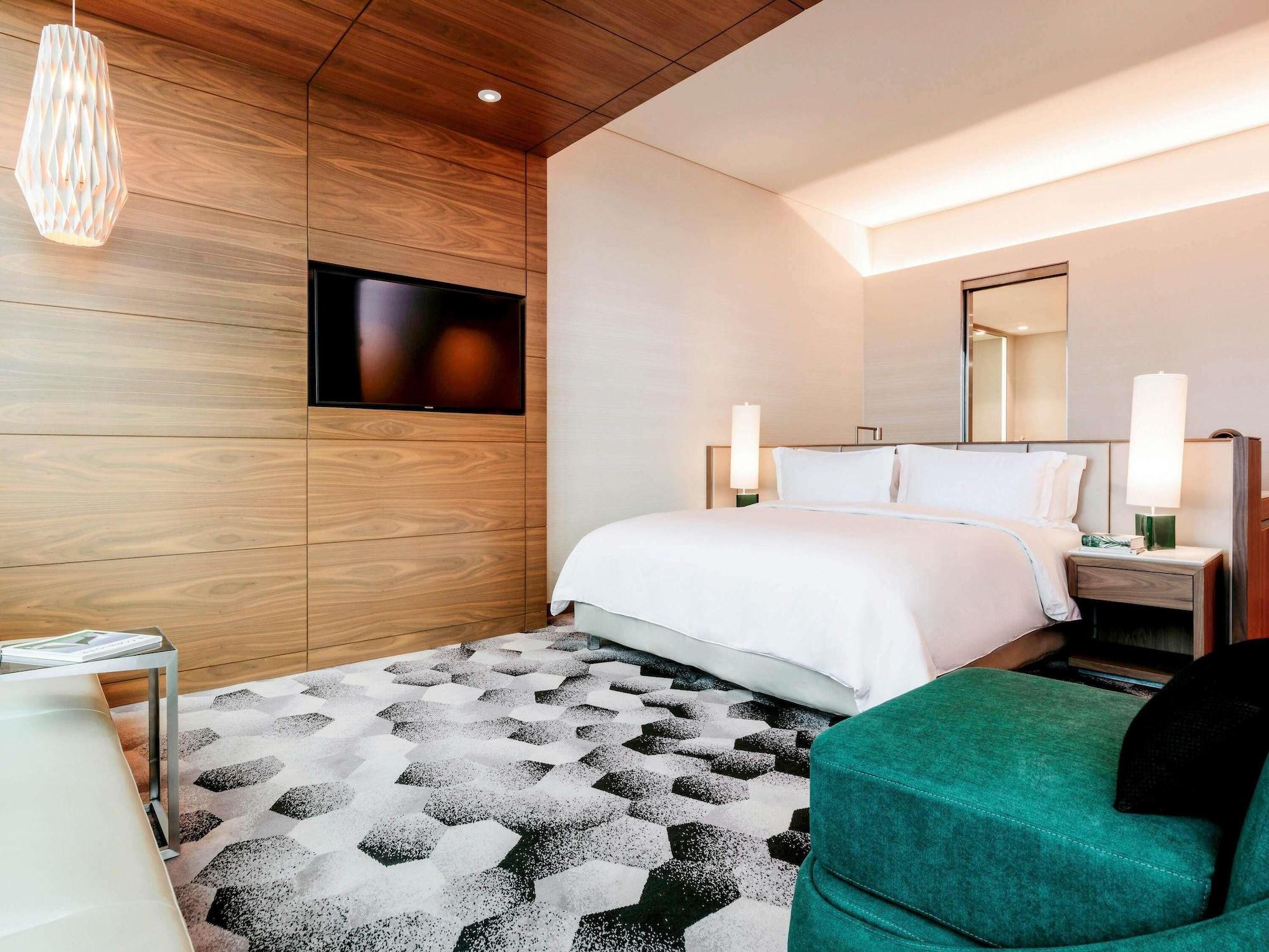 Junior Suite, Resident View, Executive Level, Club Lounge Access