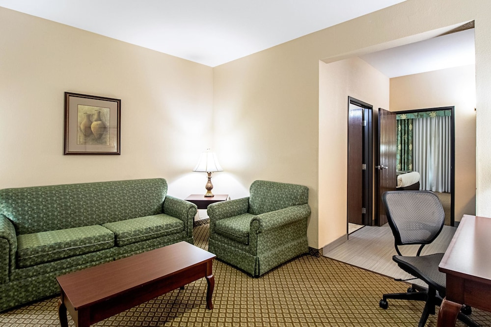 Quality Inn & Suites Robstown TX 11/23