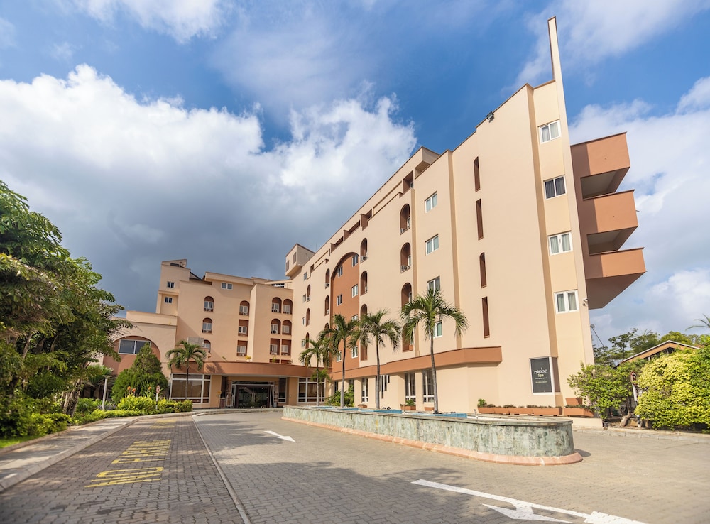 The African Regent Hotel 62/71