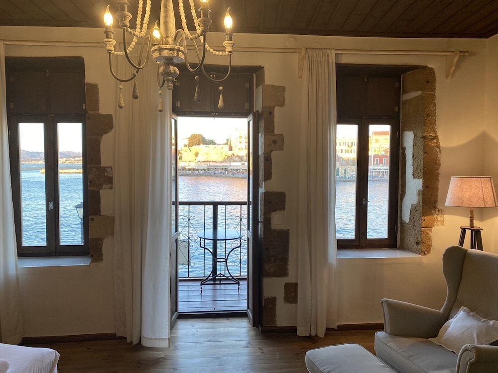 Captain Vasilis Hotel 55/56