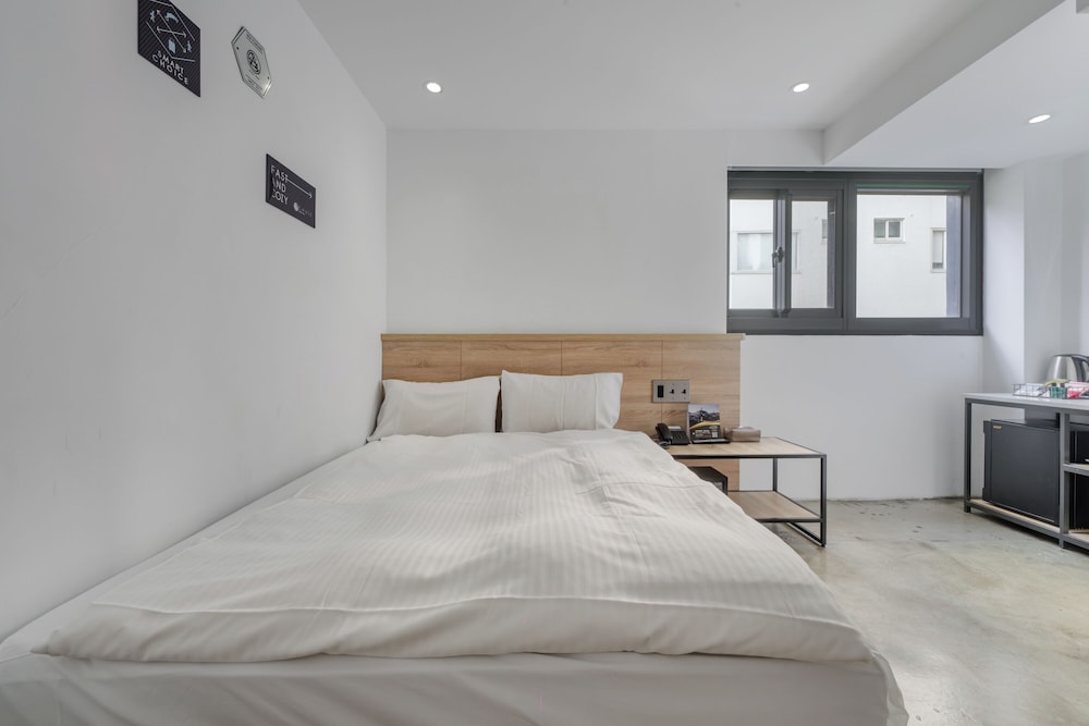 CHASE WALKER HOTEL 23/70