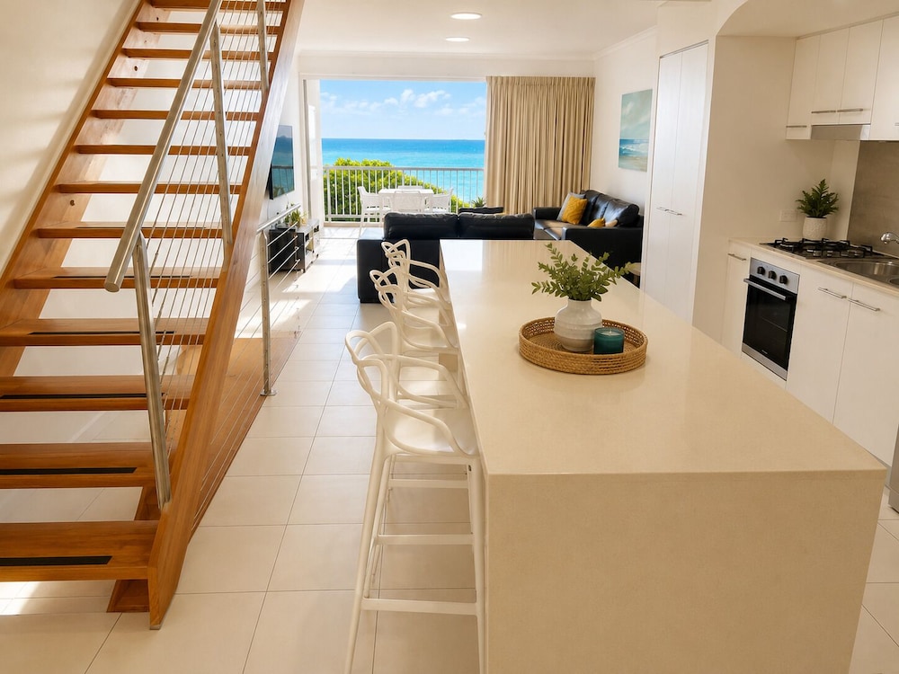 ON THE BEACH RESORT BRIBIE ISLAND 32/50