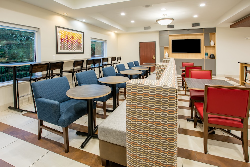 Holiday Inn Express Hotel And Suites Dallas Grand Prairie I 20 67/80