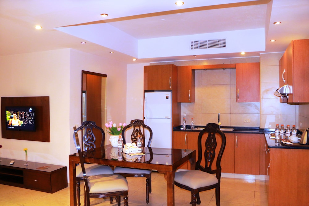 CITY ROSE HOTEL SUITES 47/67