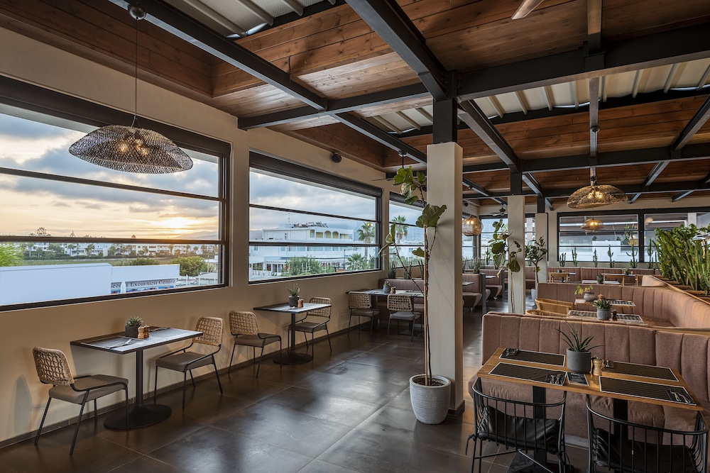 More Meni Residence and Suites 44/50
