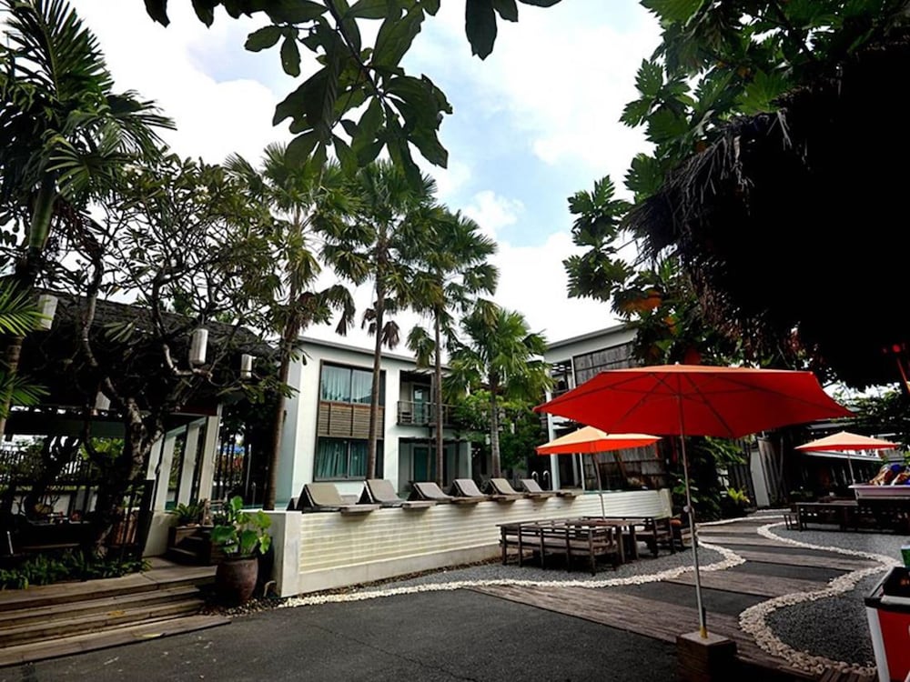 Paragon Inn 52/63