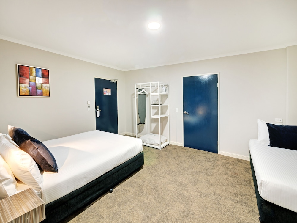 28 Hotel Sydney 13/36