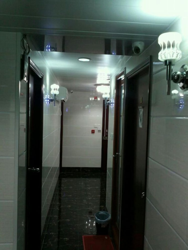 New London Hostel 28/29