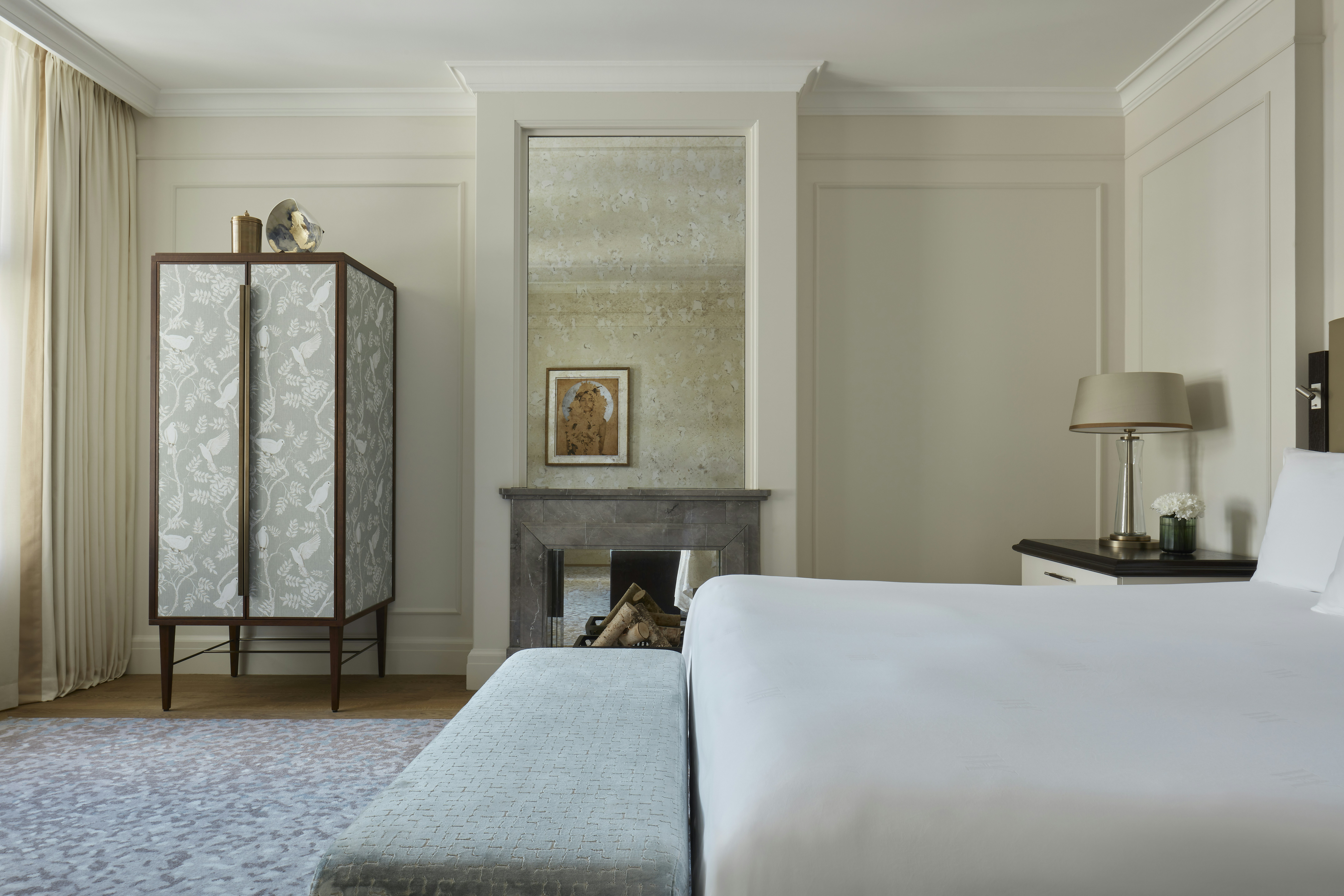 PREMIER, KING BED