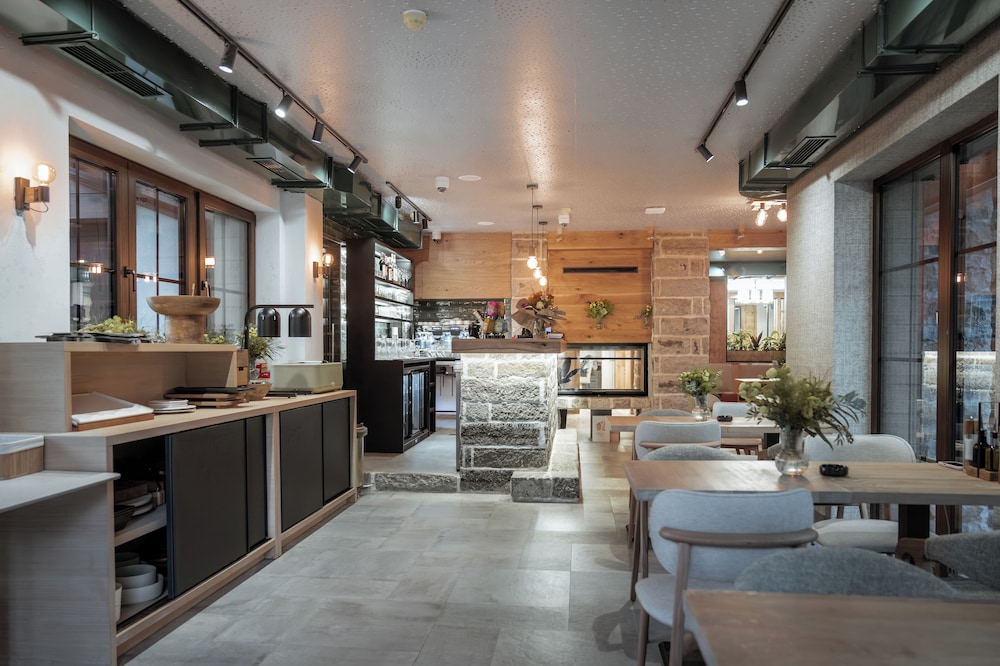 Angelina Apart Hotel&Spa Divcibare 68/83
