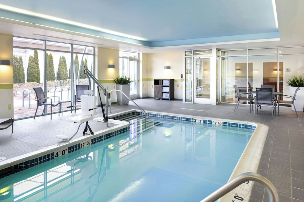 Fairfield Inn Suites Springfield Northampton Amherst 24/52