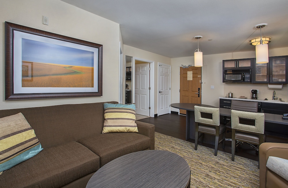 CANDLEWOOD SUITES BOWLING GREEN 10/69