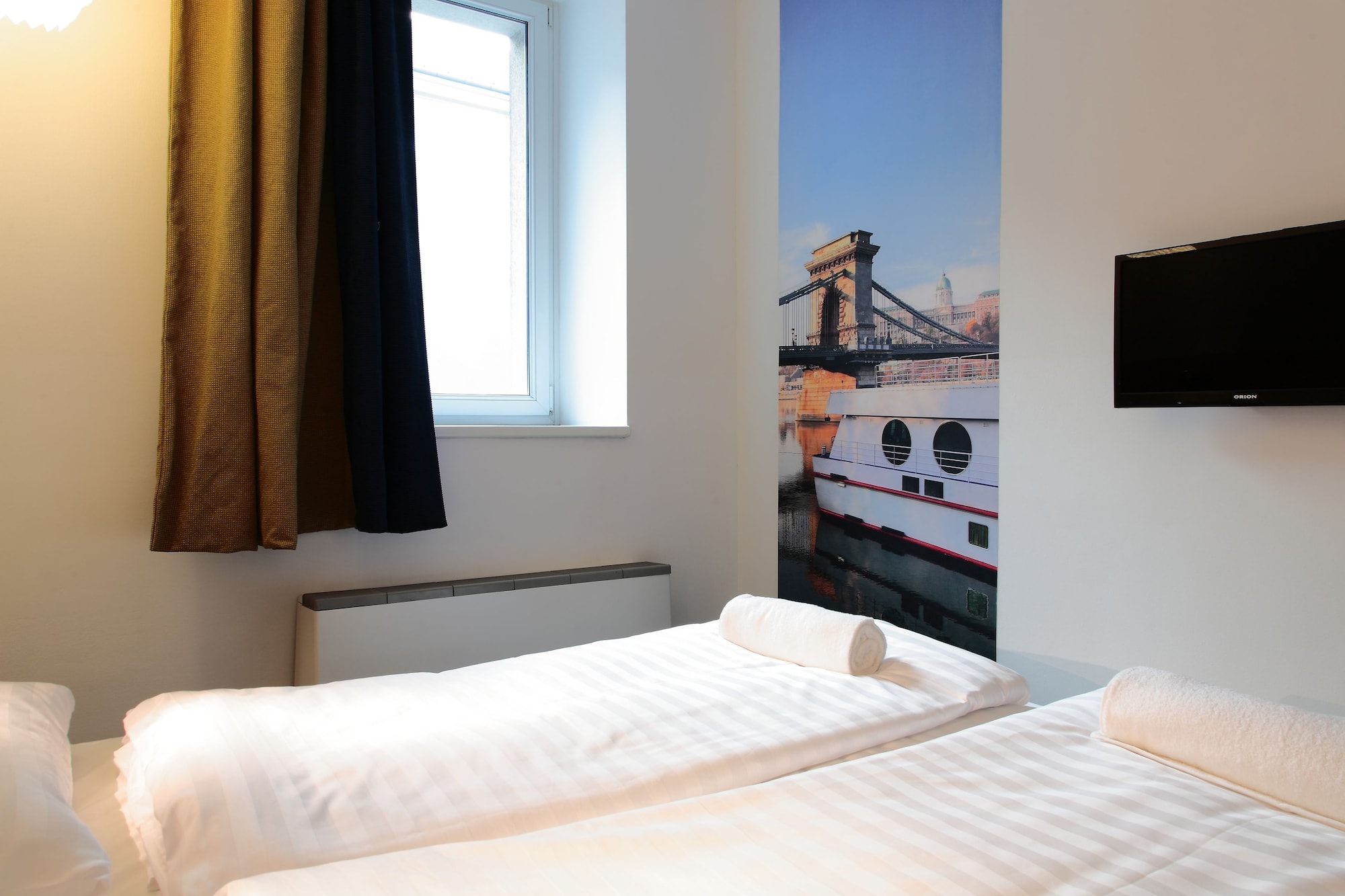 ROOM, DOUBLE BED, SHARED BATHROOM