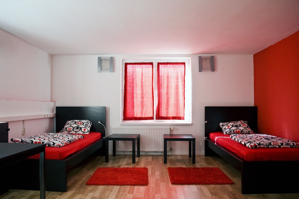 Nitra Glycerin Hostel 25/35