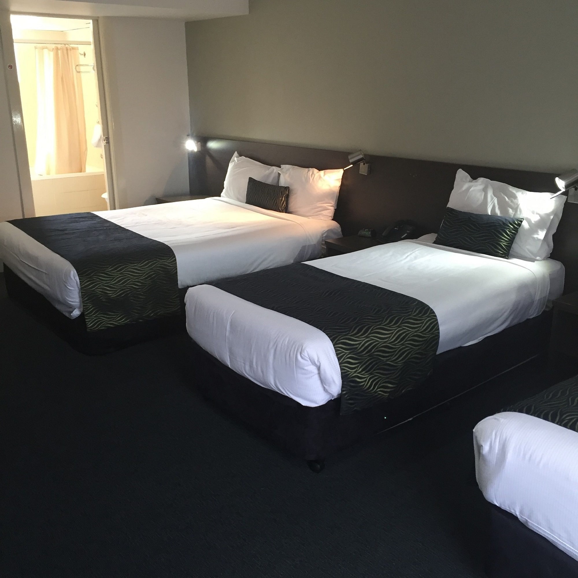 EXECUTIVE, FAMILY, QUEEN AND TWIN BEDS