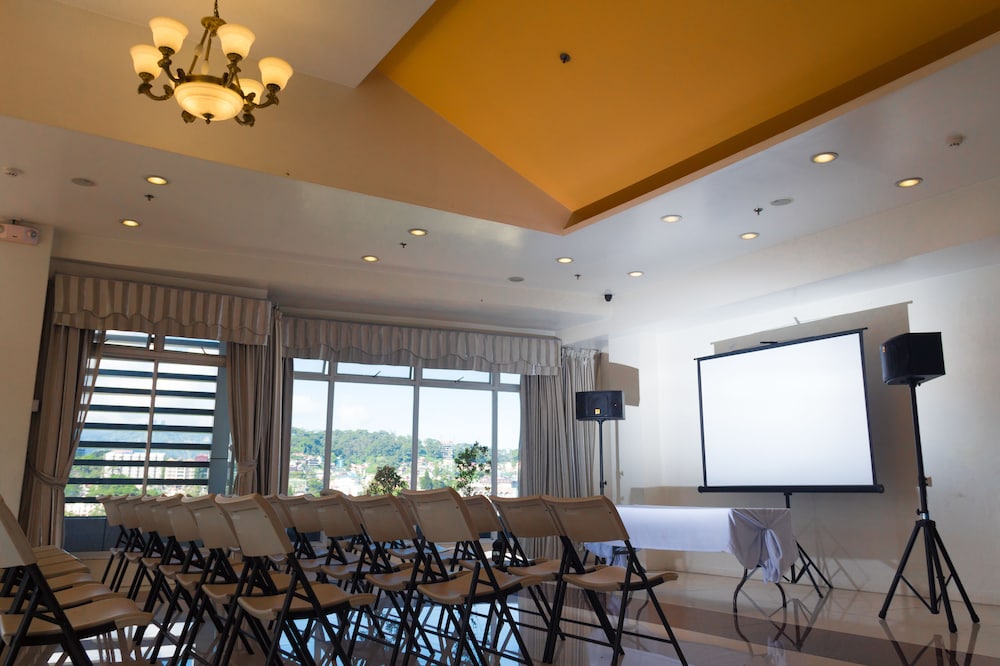 Baguio City Center Hotel 37/39