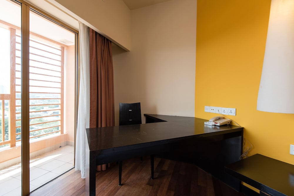 W Studio Resort Suites At Pyramid Tower 21/37