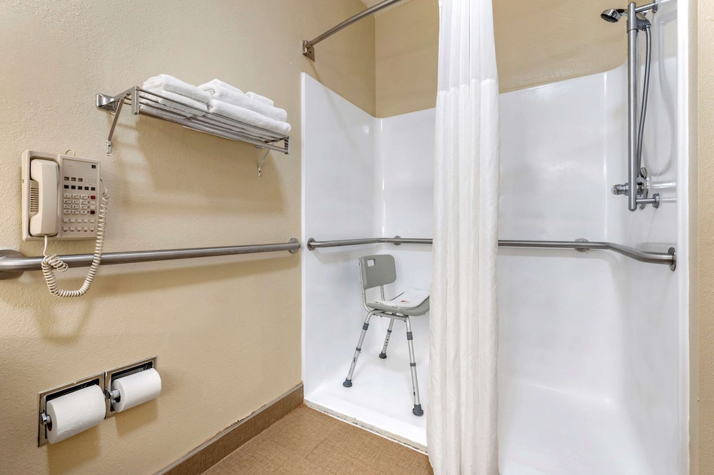 Comfort Inn & Suites Cincinnati Uptown Clifton 44/45