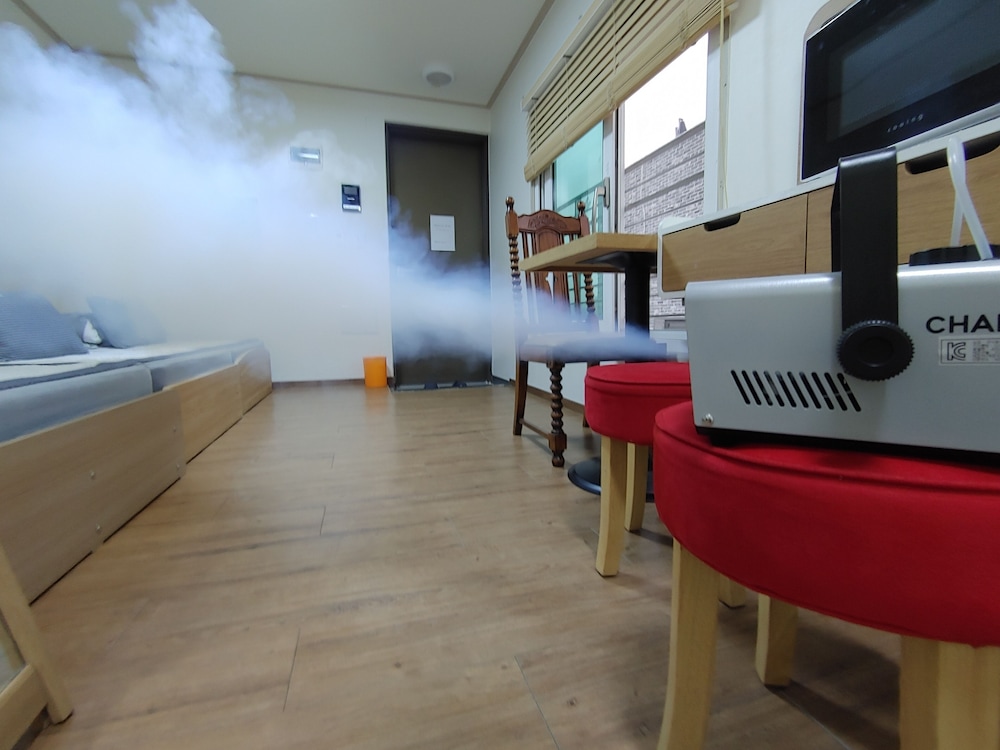 KW Hongdae Line Hostel 26/40