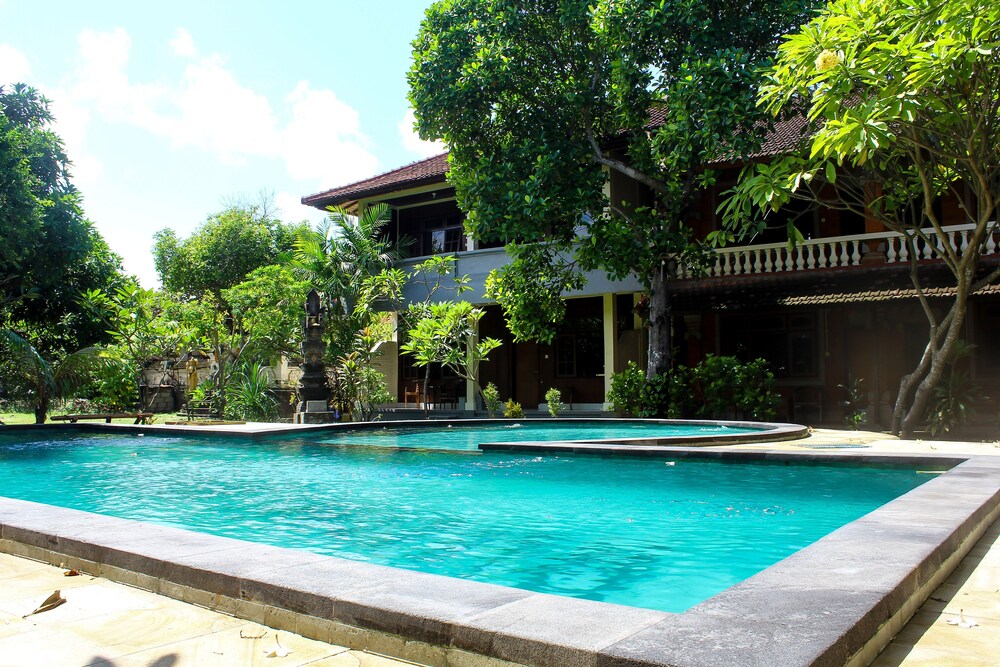 Budhi Beach Inn 4/30