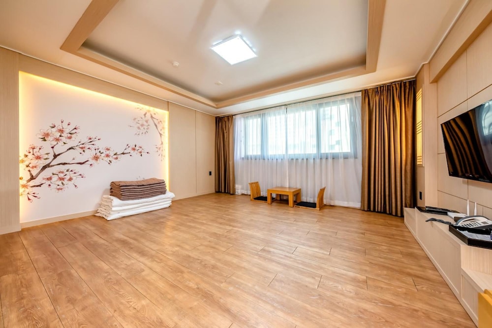Hs Tourist Hotel 21/56