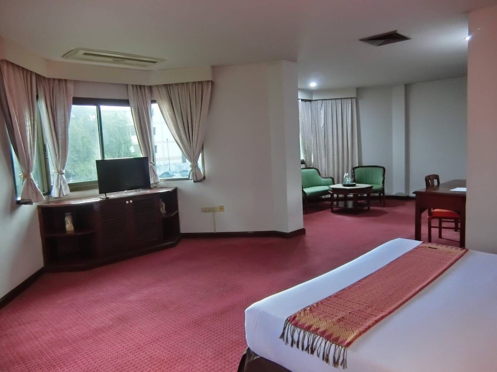 Inn Come 18/33