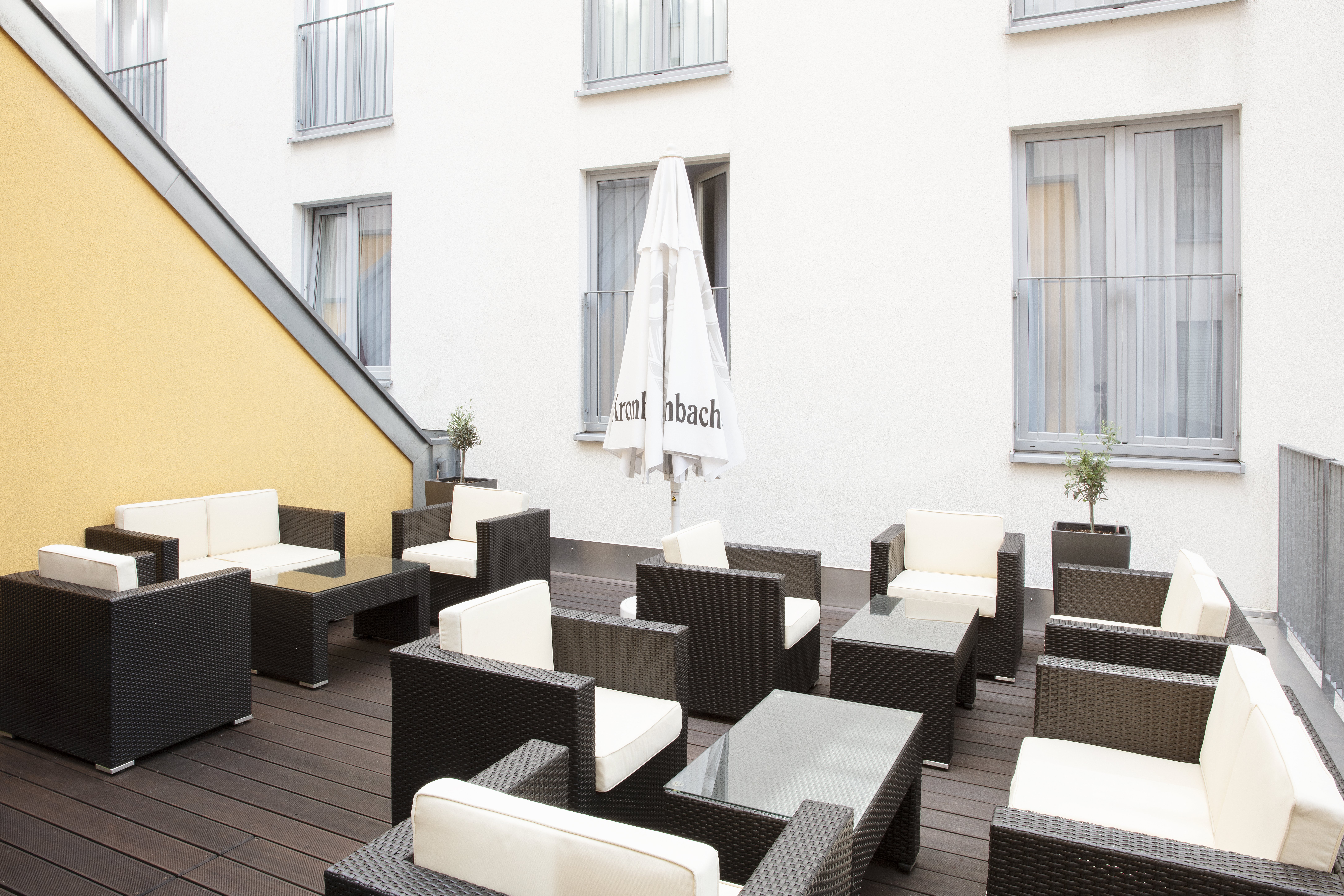 HOLIDAY INN EXPRESS BADEN BADEN 32/53