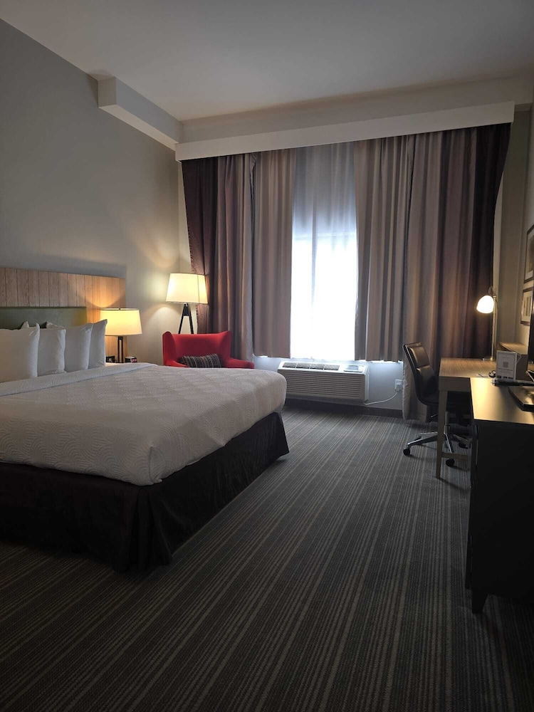 Country Inn and Suites By Radisson Belleville ON 16/49