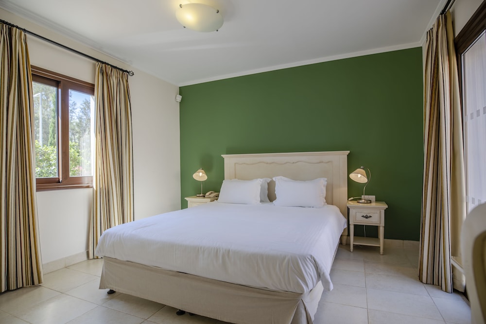 1 Bedroom, Village, Apartment, 4 Beds