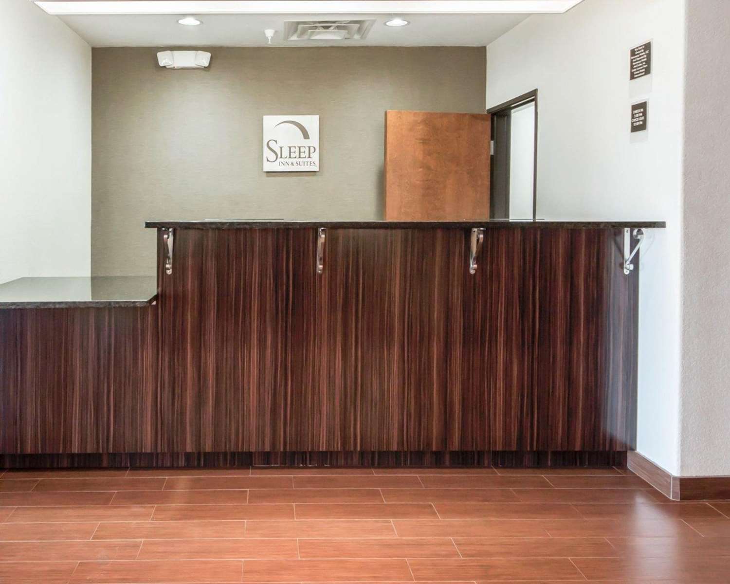 Sleep Inn & Suites Hennessey 6/38
