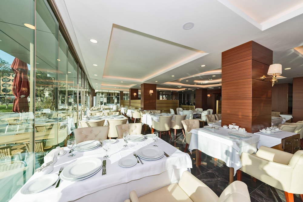 Cevheri S Hotel 35/53