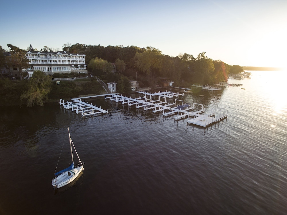 Geneva Inn 24/50