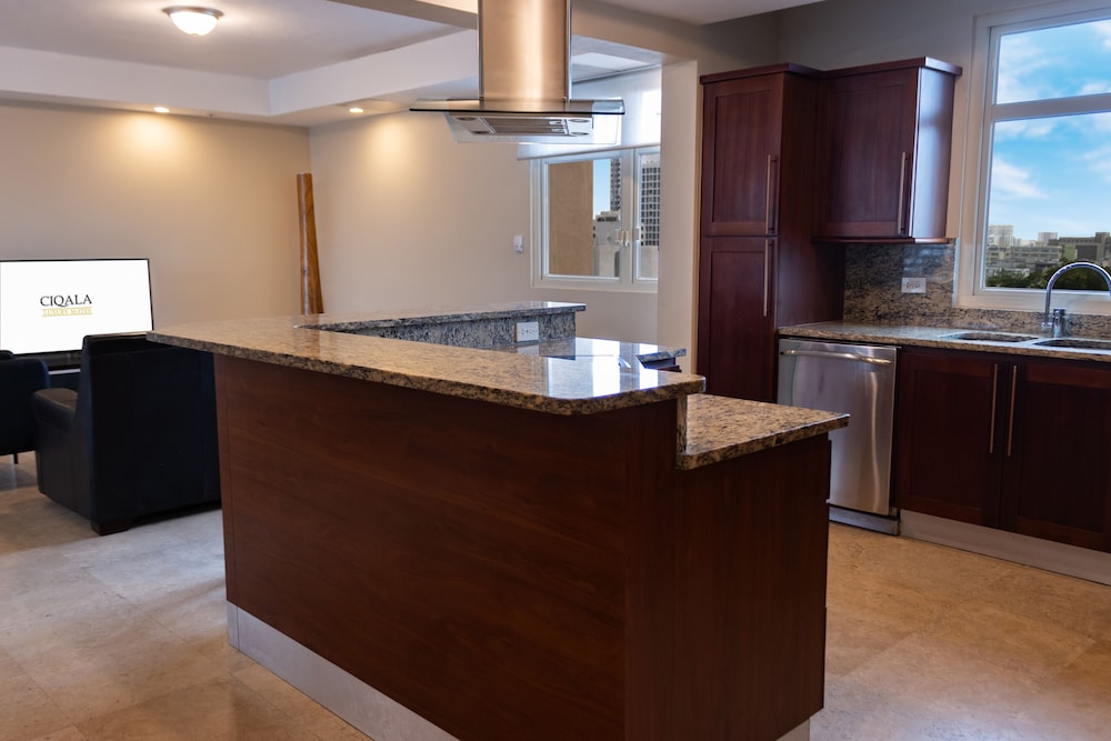 CIQALA Luxury Suites 7/75