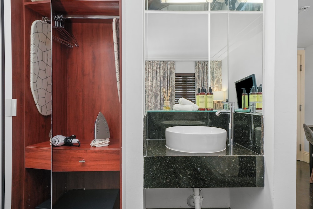 Riviera Suites South Beach 61/65