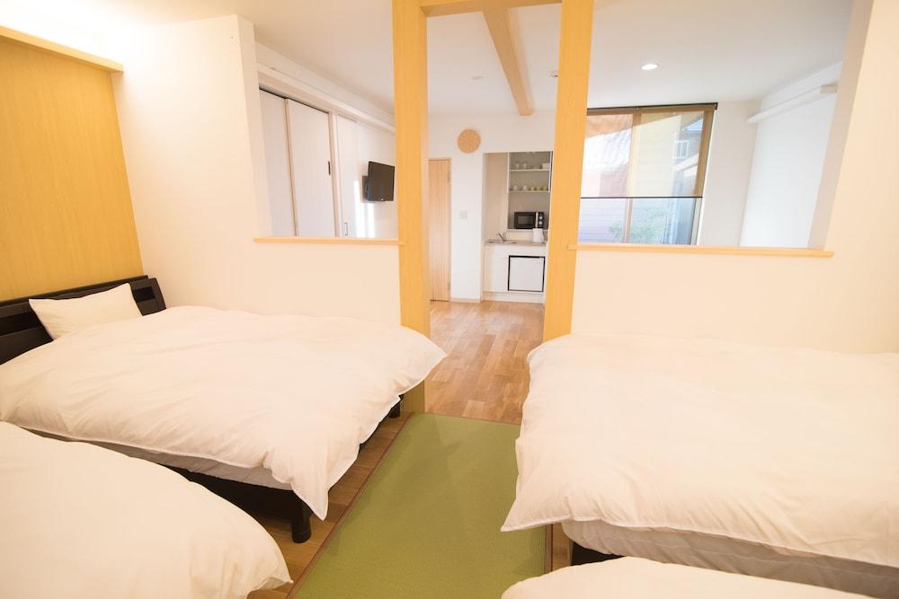 ROOM 1, ACCESSIBLE