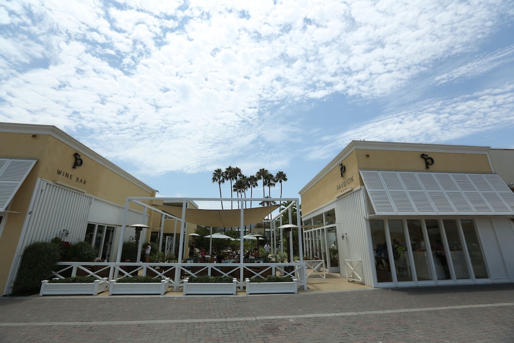 The Pavilion Hotel 3/71