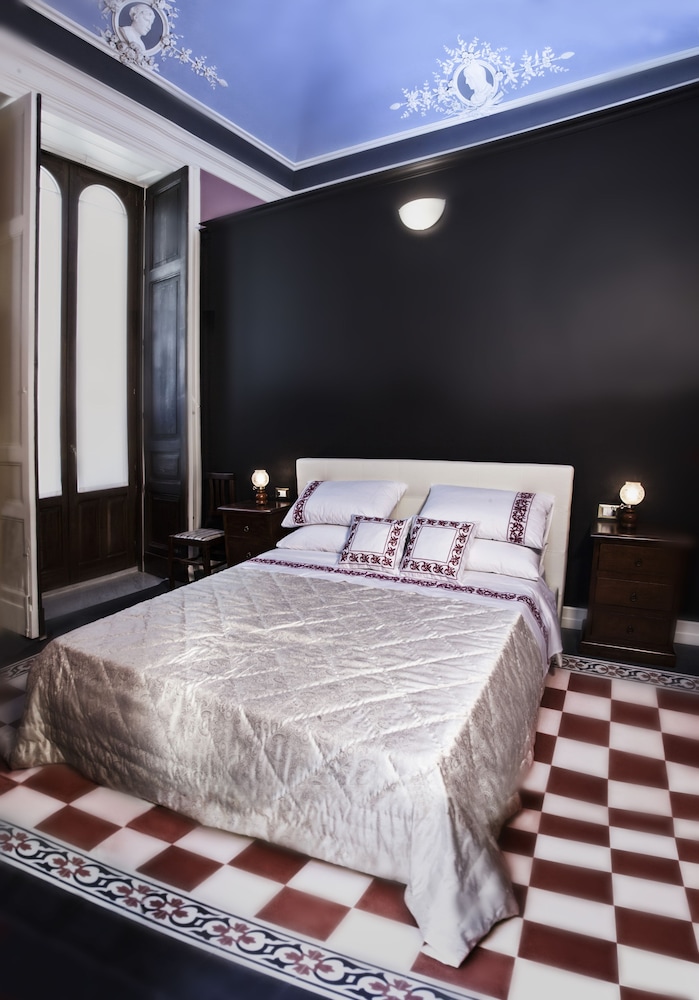 Art Fashion House Luxury Rooms 10/35